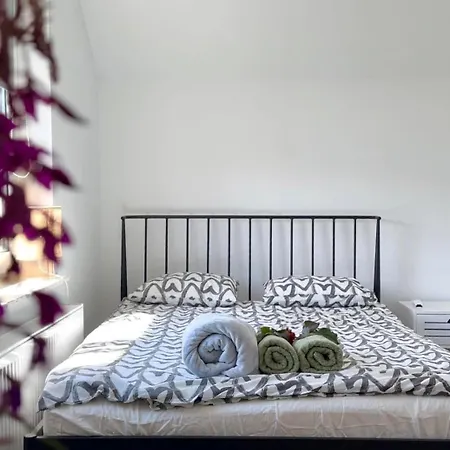 Dom Lesny Zakatek Od Luxflats 別荘 オストロボ